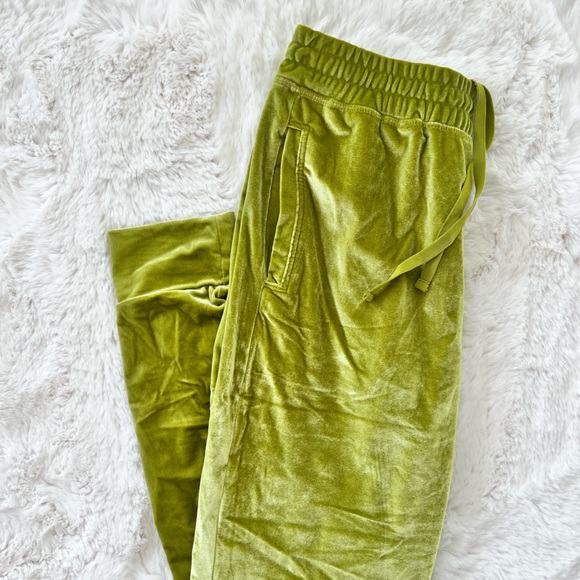 Fabletics Luxe Velour Jogger - Picture 3 of 3